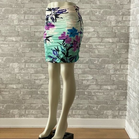 le chateau Dresses & Skirts - NWT Le Chateau Multicolour Floral Mini Skirt
